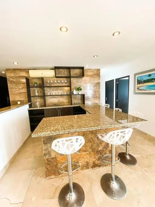 Beachfront Apartment Luxury Facilities Amazing Location Cancún
